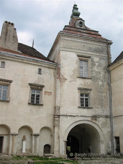 Image - The Olesko castle (13th-18th centuries): inner courtyard.